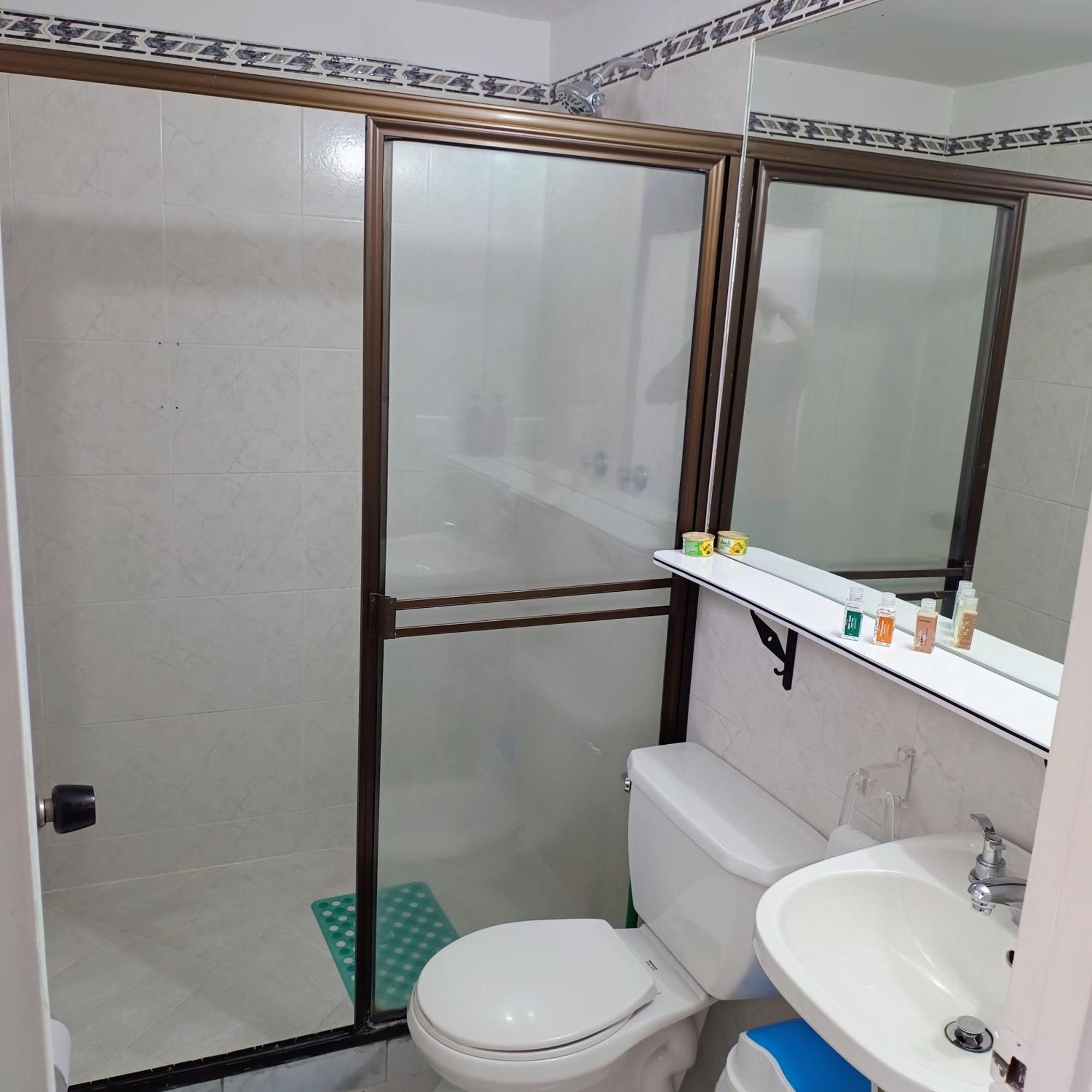 Moradia Laureles Medellinアパートメント エクステリア 写真